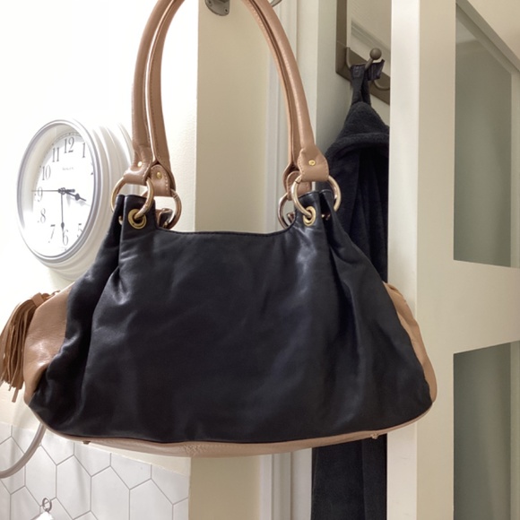 Clever Carriage embroidered leather handbag - Picture 2 of 3